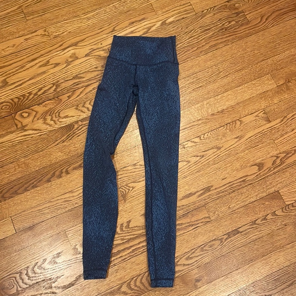 WORN ONCE size 2, 25 inch navy speckled lululemon leggings